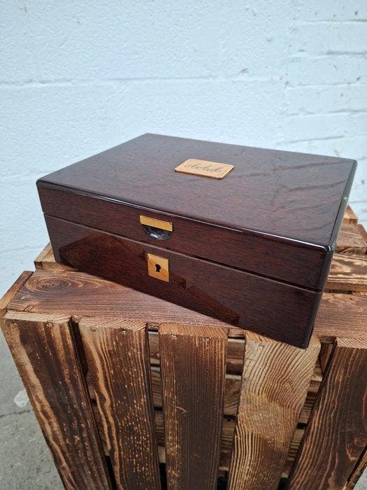 Auguste Paris - a la civette - Sigarendoos - Walnoot, Collections, Articles de fumeurs, Briquets & Boîtes d'allumettes