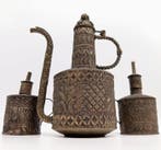 Waterkan en twee olielampen - Saoedi-Arabië / Jemen - 20e