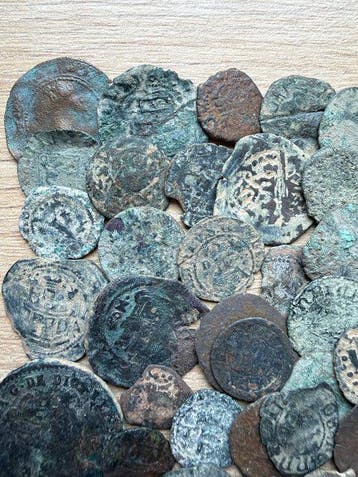 Spanje. España medieval – Lote de aproximadamente 50 monedas