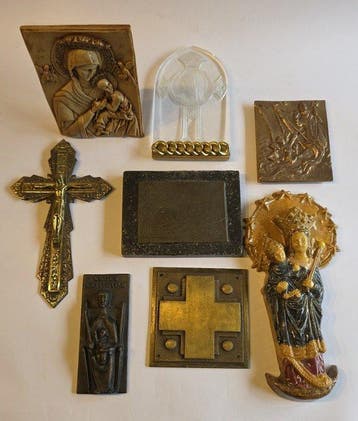 Prachtige set van 8 religieuze plaquettes (8) - Porselein,