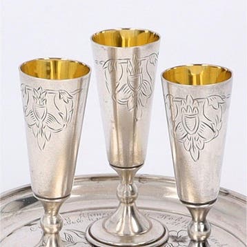 Sovjet-Unie. -6. Stopki met dienblad. - Drinkset (4) -, Antiek en Kunst, Antiek | Zilver en Goud