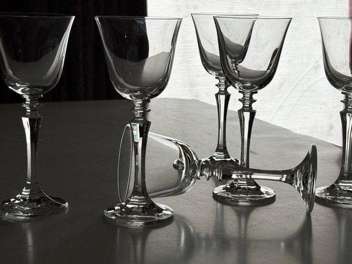 zeer mooie Cristallerie Zwiesel wijn glazen - Drinkglas (6), Antiquités & Art, Antiquités | Meubles | Tables