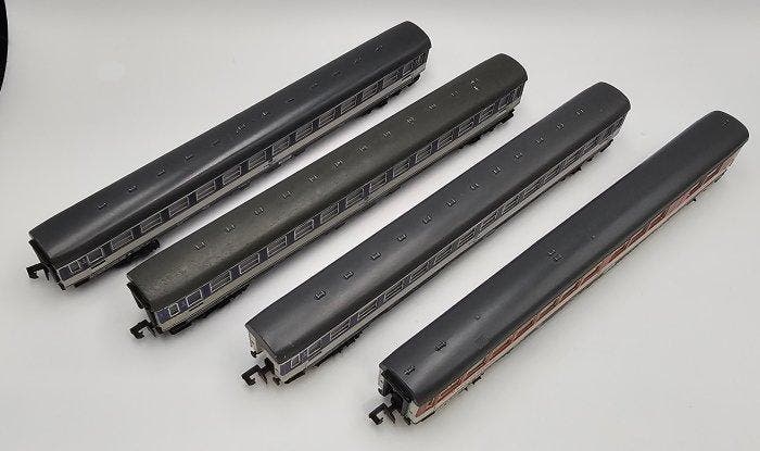 Arnold N - 32212, 32215 - Ensemble de wagons de passagers, Hobby en Vrije tijd, Modeltreinen | N-Spoor