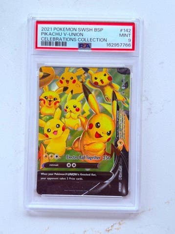 Pokémon - 1 Graded card - Pikachu V-UNION #142 Foil, Full, Hobby en Vrije tijd, Nieuw