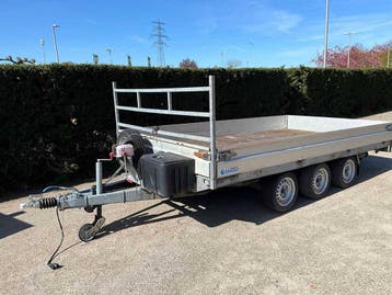 Veiling: Plateauwagen Hapert