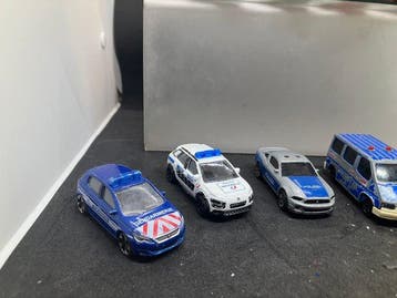 Majorette 1:60 - Modelauto (13) - Ensemble de véhicules, Hobby en Vrije tijd, Nieuw