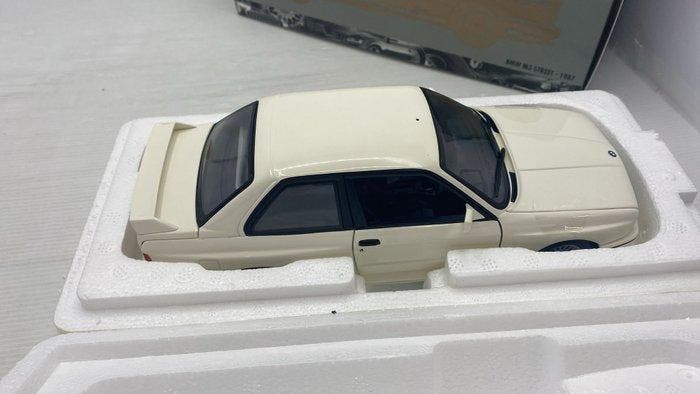 Minichamps 1:18 - Modelauto - BMW M3 Street 1987 - (cod.S21), Hobby en Vrije tijd, Modelauto's | 1:5 tot 1:12