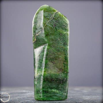 Natuurlijke jade-nephriet vrijvormig – Tijdloze elegantie in, Verzamelen