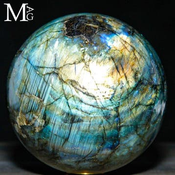 Sphère en labradorite provenant de Madagascar – La Planète