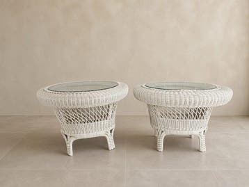 Tafel (2) - Een paar vintage witte rieten Donut