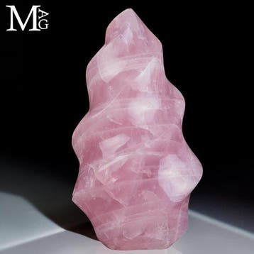 Sculpture taillée en quartz rose naturel - Fluide et