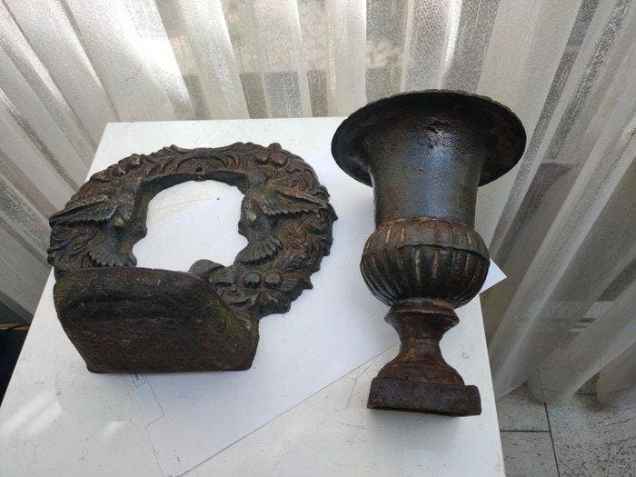 Urn (2) - Gietijzer - Urn - vogelbad, Antiek en Kunst, Curiosa en Brocante