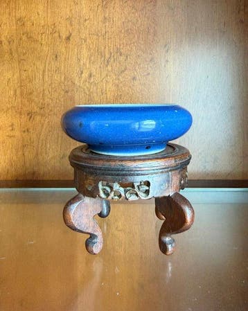 Chinees poederblauw geglazuurd porselein penseelwaskom -