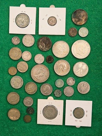 Wereld. Collection of 33 old and varied silver world coins