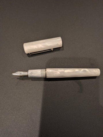 Delta - Stylo à plume, Collections