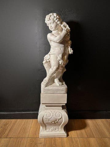 Sculptuuur voor buiten, Putto in Ceramica di Bassano con