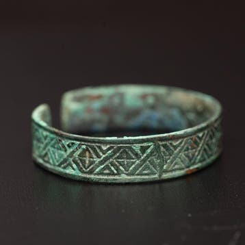 Viking periode Brons Armband met geometrische versiering, Antiek en Kunst