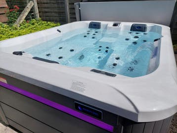 Royalty Spa Hawaï | 3 Persoons Jacuzzi | Duurzaam en stil!, Verzenden, Vast