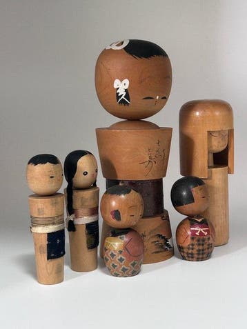 Vintage Japanse Kokeshi-poppenverzameling – 6 houten poppen, Antiek en Kunst
