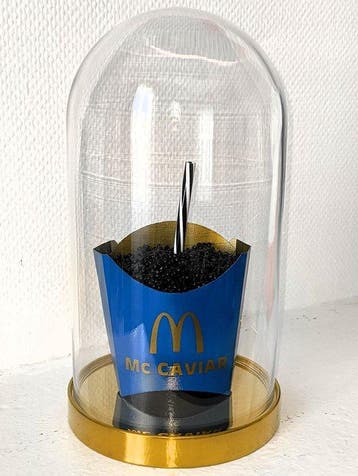 XTC Artist - Mc Caviar Bleu paille B/W socle doré
