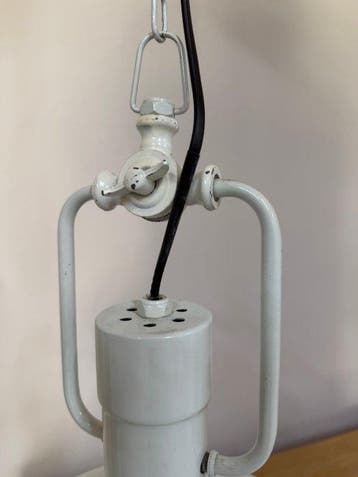 Plafonnier - Suspension blanche industrielle avec plaque de