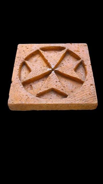 sculptuur, Fontana Croce Di Malta - 25 cm - Gegoten steen