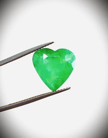Groen Smaragd - 4.99 ct - International Gemological, Handtassen en Accessoires, Edelstenen, Nieuw