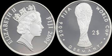 Fiji Islands 2 dollar 2004 World Cup football 2006 in Ger..., Timbres & Monnaies, Monnaies & Billets de banque | Accessoires, Verzenden
