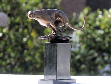 sculptuur, rennende cougar - 0 cm - brons marmer