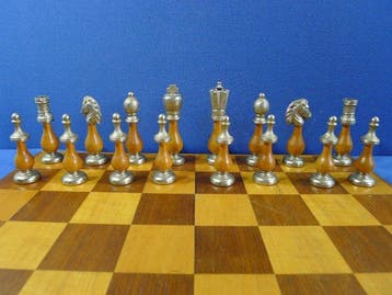 Jeu déchecs en beois et bronze Italfama avec echiquier, Antiek en Kunst