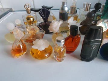Dior Versace Chloe Tresor Lagerfeld Guerlain usw - Flacon de
