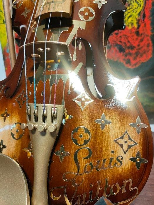 fp pop art - Louis Vuitton Violon (60cm) et Capsule luxury, Antiek en Kunst, Kunst | Designobjecten