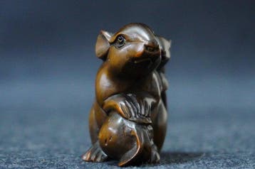 Vente aux enchères absolue – netsuke en buis signé Ishikawa