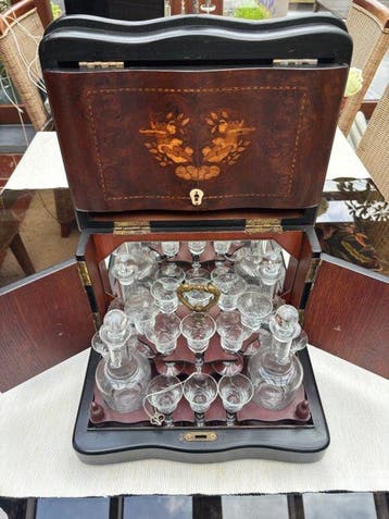 Drankservies - Kristal met houten kast - Frans likeur, Antiek en Kunst