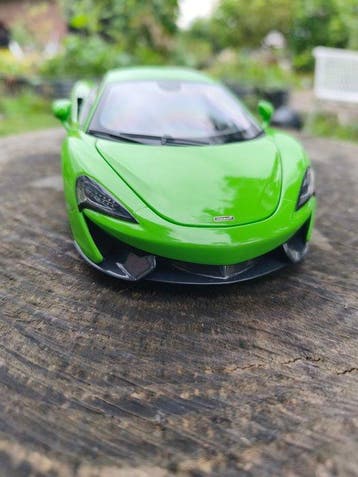 Autoart 1:18 - Modelauto - McLaren 570 S Mantis Green