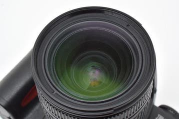 Nikon F80 + AF NIKKOR 3.5-5.6/28-80mm D Appareil photo