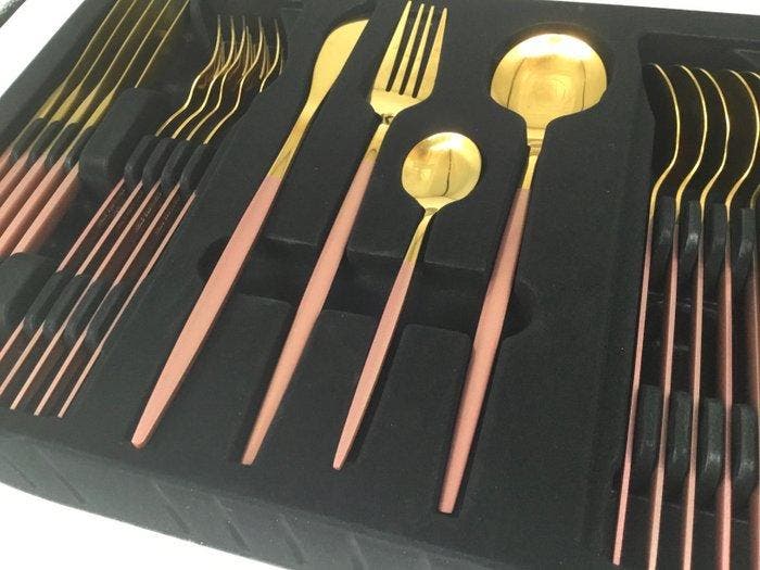 Bestekset voor 6 personen - Collection Qualität &, Antiek en Kunst, Antiek | Meubels | Tafels