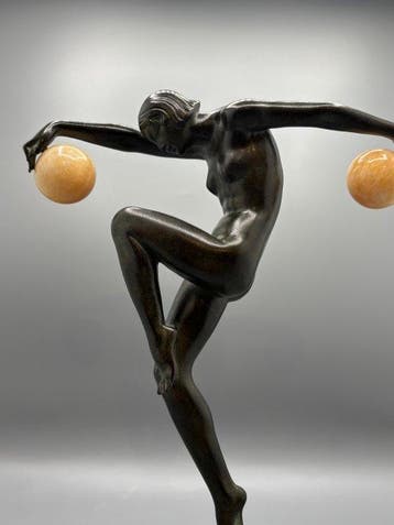 Max le Verrier - sculptuur, Danseuse aux boules - 28 cm -