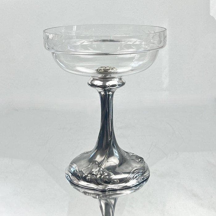 WMF - Tafelmiddenstuk - organisch Art Nouveau bladmotief met, Antiek en Kunst, Antiek | Meubels | Tafels