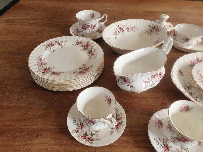 Royal Albert - Tafelservies (18) - Lavender Rose - Porselein, Antiek en Kunst, Antiek | Meubels | Tafels