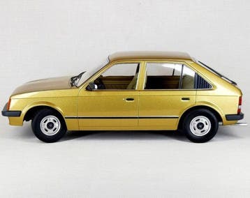 Triple9 1:18 - Voiture miniature - Opel Kadett D - 1984 -