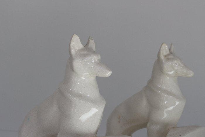 Serre-livres - Faïence - Deux chiens de berger, Antiquités & Art, Art | Objets design