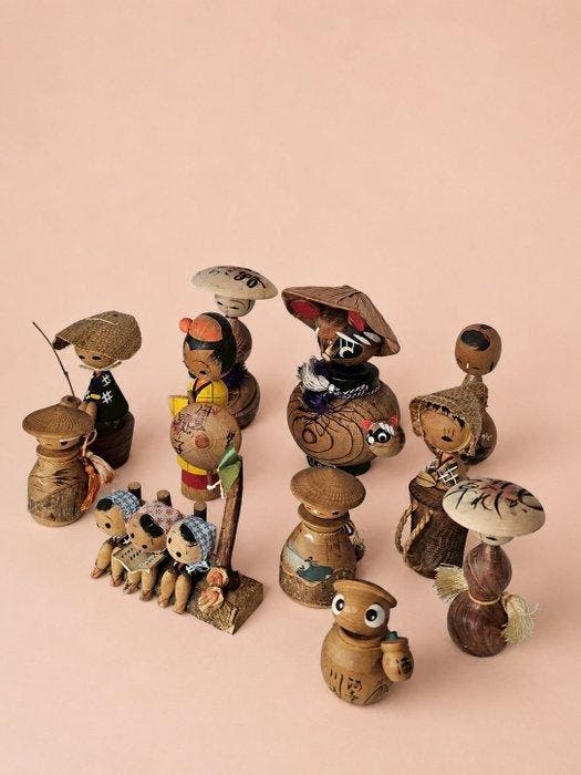 Verzameling van 11 Japanse Vintage Mingei Kokeshi en houten, Antiek en Kunst, Antiek | Speelgoed