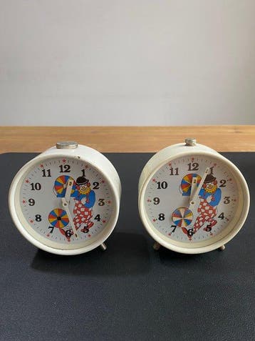 Tafel/bureauklokken (8) - Metaal - 1960-1970 - Mechanische