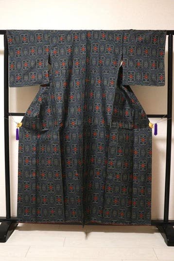 Marineblauw geometrische Kasuri Awase kimono met rode
