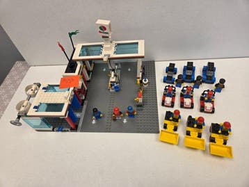 Lego Set - City - Benzinestation 7993 + 3X 6609 Race Car, Kinderen en Baby's, Nieuw