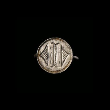 Middeleeuwen, kruisvaardersperiode Zilver Ring met het