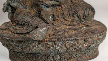 .een traditioneel standbeeld van Guru Padmasambhava (ook wel