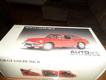 Autoart 1:18 - Modelauto - MG B GT red, Hobby en Vrije tijd, Nieuw