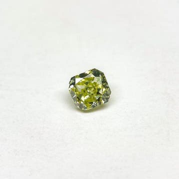 1 pcs Diamant (Natuurlijk gekleurd) - 0.86 ct - Radiant -, Nieuw